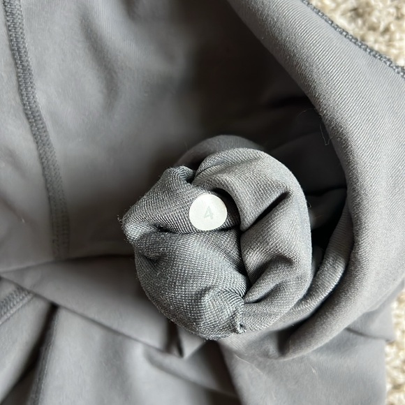 Lululemon wunder grey 25” - Picture 2 of 2